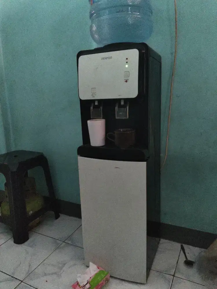 Dispenser panas dan dingin