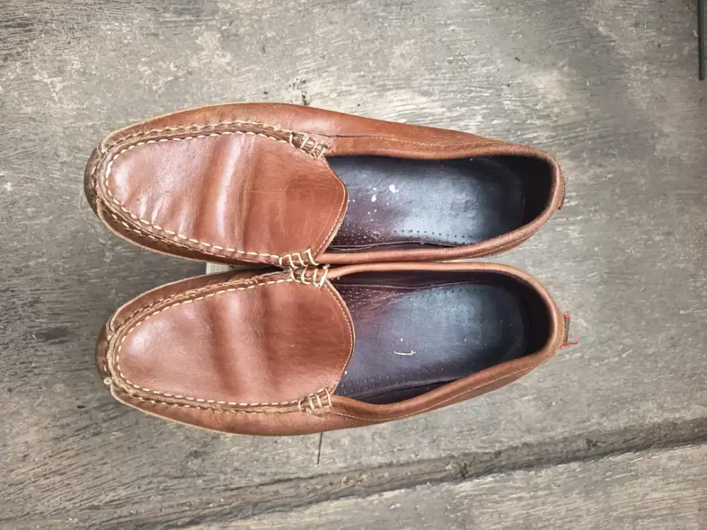 Sepatu pantofel pria