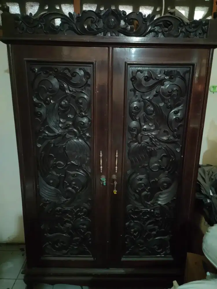 Lemari kayu jati