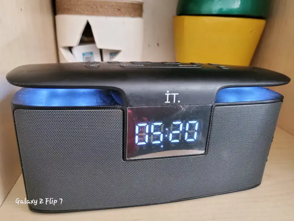 Speaker bluetooth it