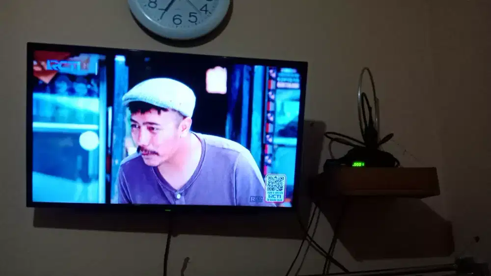 TV 32 inch sharp aquos