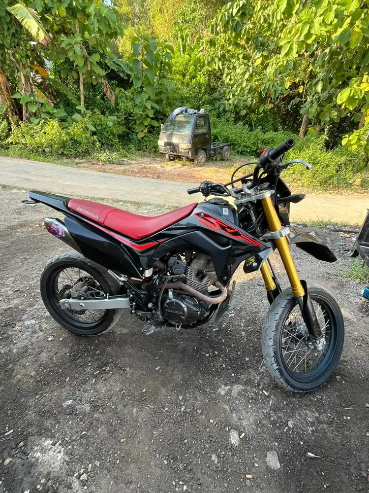 Dijual Motor Honda CRF 150 Tahun 2021 jok warna merah