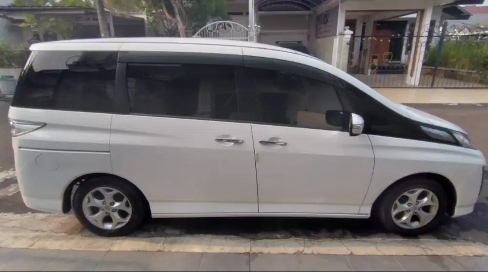 Mobil keluarga yang nyaman dan handal cbu Jepang