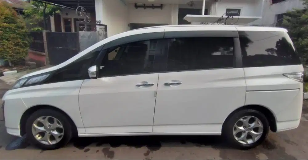Mobil keluarga yang nyaman dan handal cbu Jepang