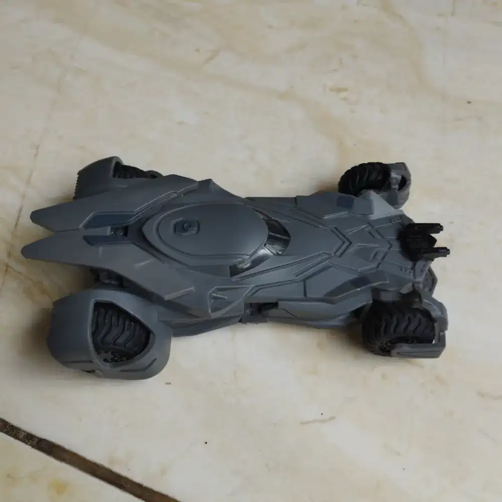 Mainan Mobil Batman v Superman