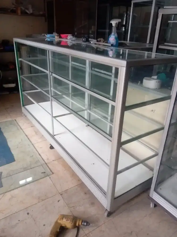 Etalase bekas panjang 2.25 meter