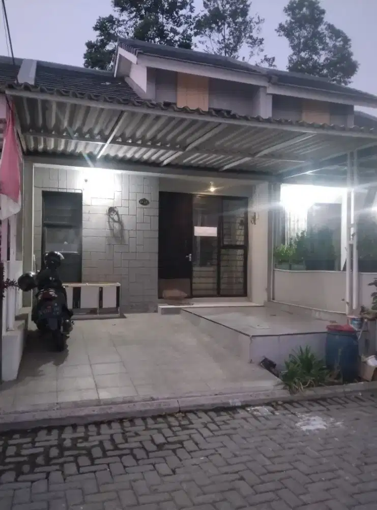 Disewakan Rumah Modern Minimalis,Kota Mandiri, Lokasi sangat strategis