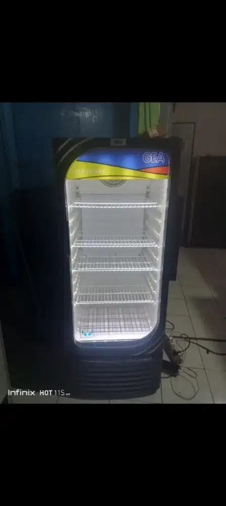 Showcase kulkas pendingin minuman ukuran 4 rak merk GEA