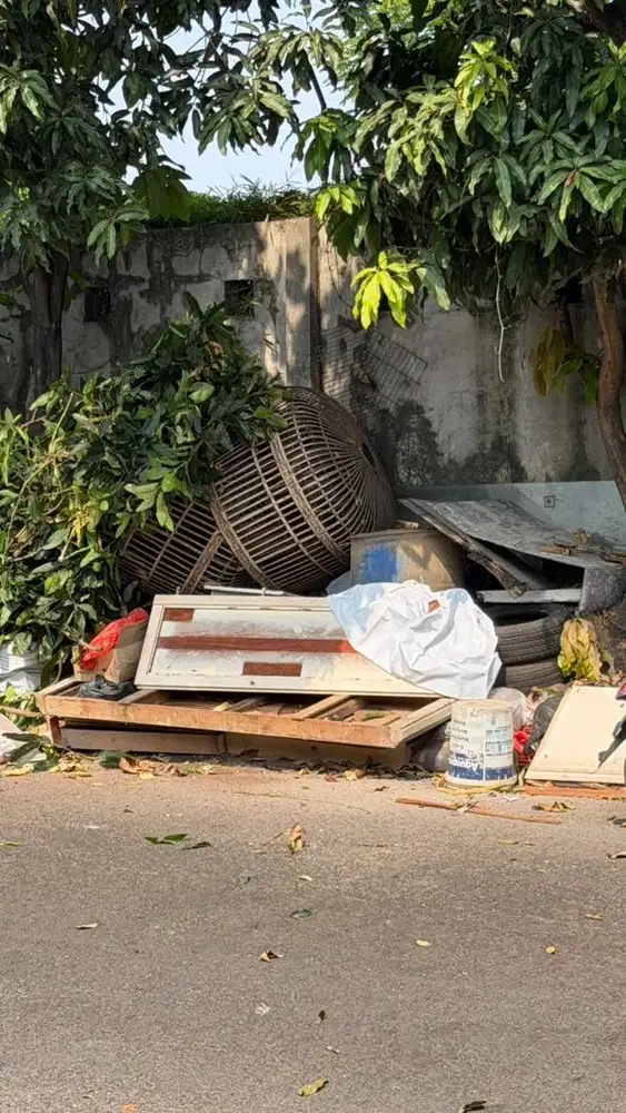 DIPAN KASUR WC BAN BEKAS PUING KAYU