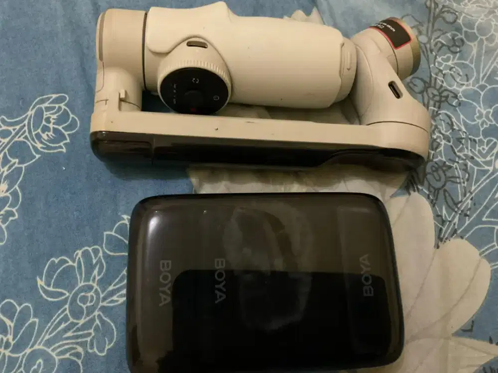 Insta 360 Flow Pro + Boya Wireless mic