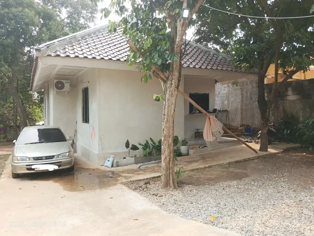 Disewakan Rumah Modern dengan Tanah Luas di Kampung