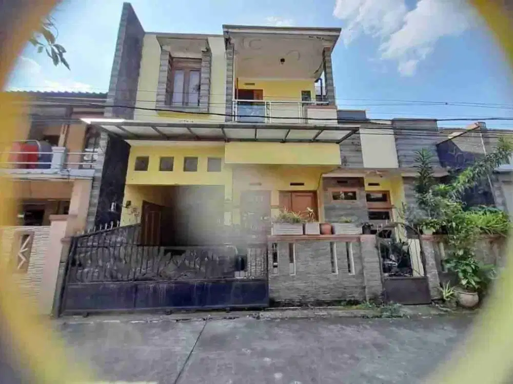 Dijual Rumah Siap Huni 3 Lantai di Kujangsari Buah batu Bandung