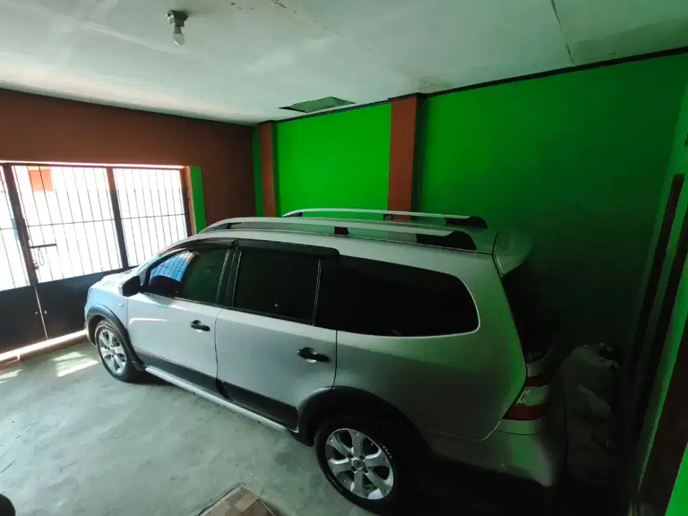 Grand Livina X-Gear MT (3 Baris)