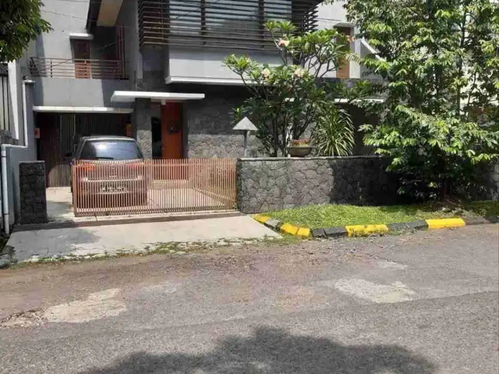 Dijual Rumah Siap Huni 2 Lantai Dalam Komplek Batununggal Bandung