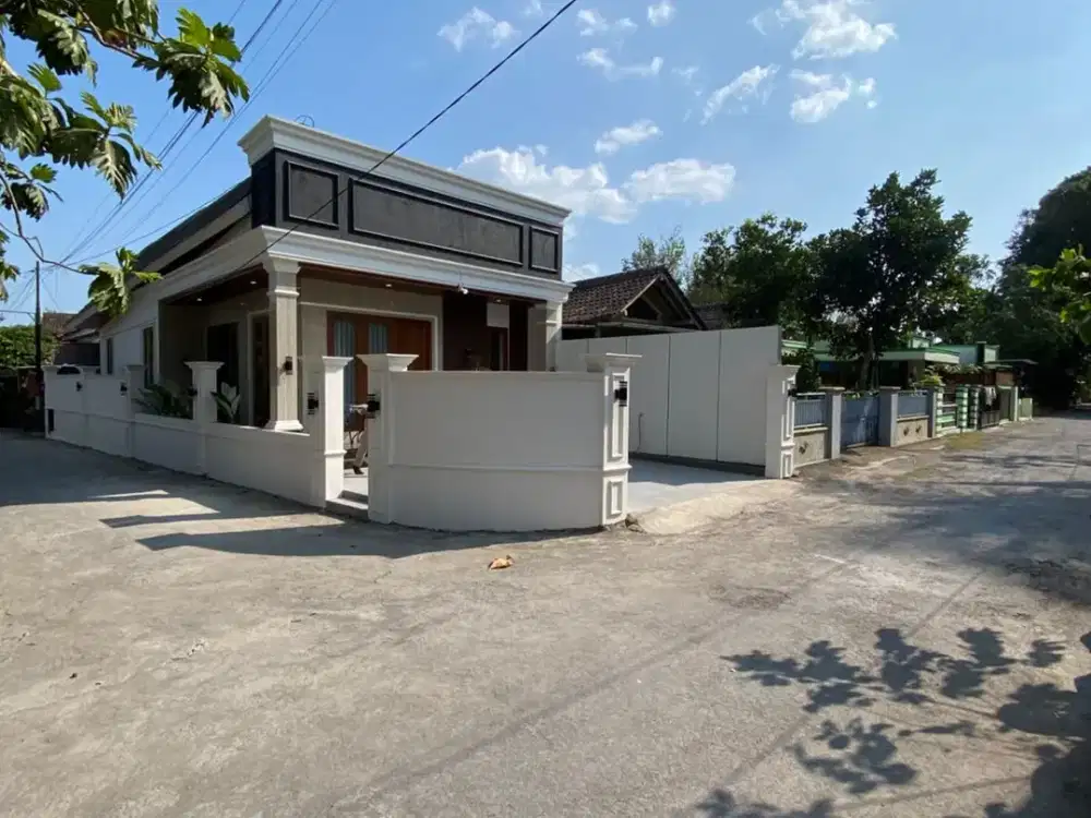 Rumah Jogja Semi Furnished Carport 2 Mobil Lingkungan Sejuk Khas Jakal