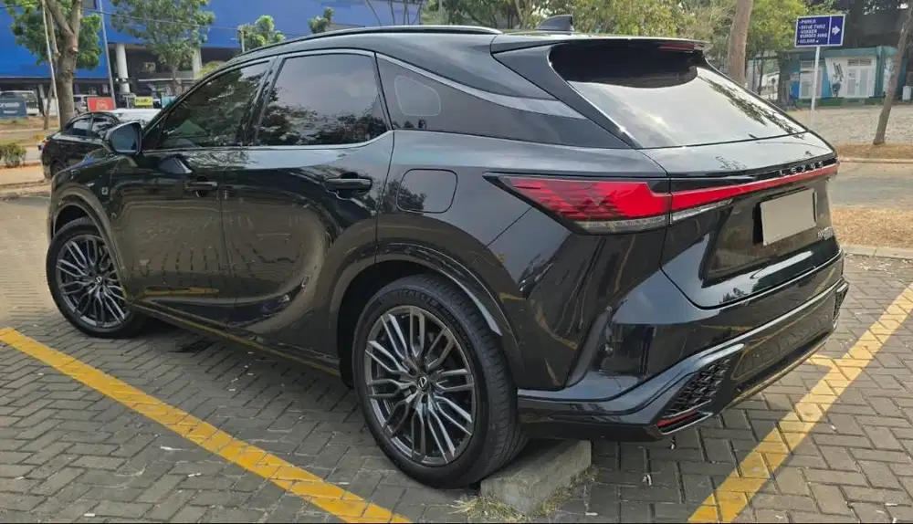 Lexus RX500h Hitam
