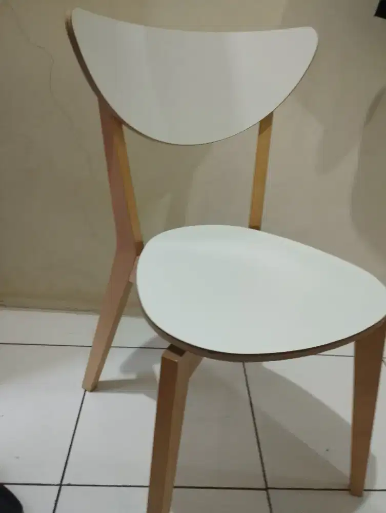 kursi makan NORDMYRA