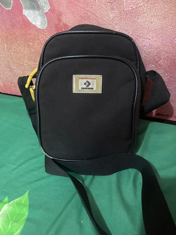 Sling bag converse