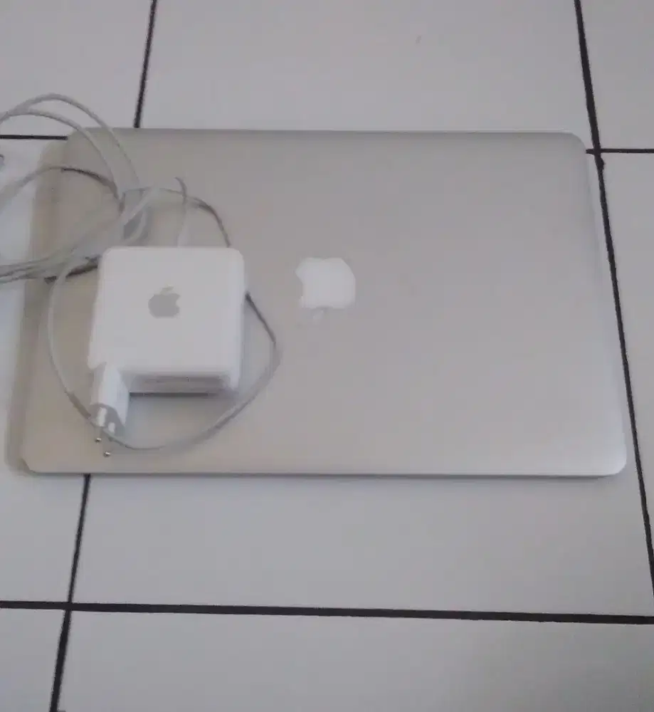 Jual macbook air 13 inchi 2017