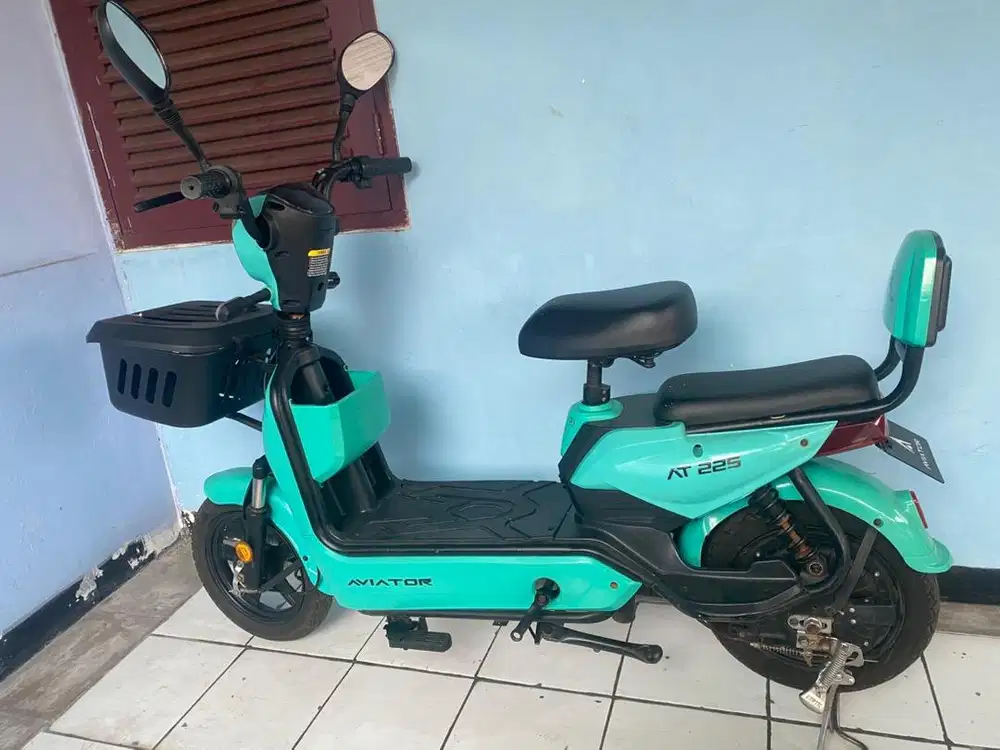 Di jual sepeda listrik merk Aviator
