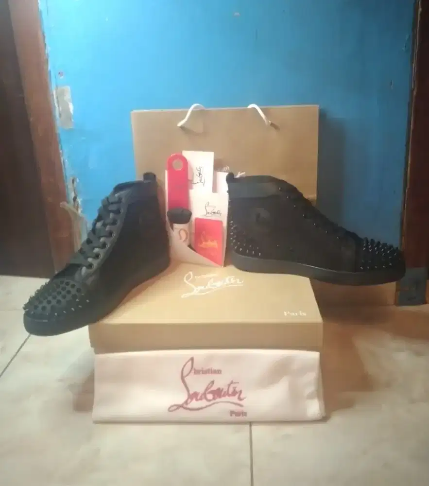 jual cepat murah sepatu BARU christian louboutin full black ori. italy