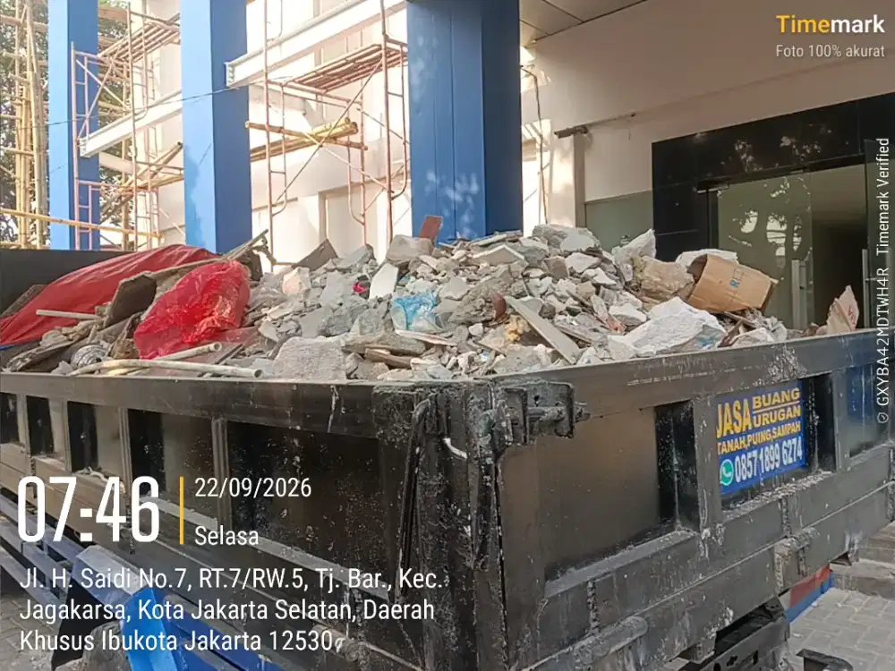 Jasa buang puing dan angkutan tanah