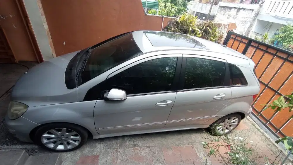 Jual Mobil Mercedes-Benz B-class B180 Tahun 2011