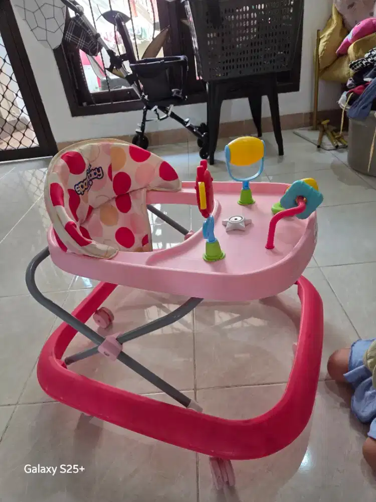 Di jual  baby walker ciamik