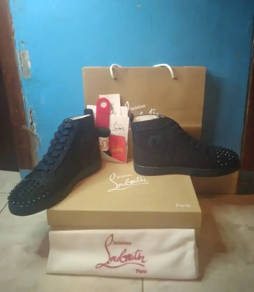 Jual cepat murah sepatu Baru Christian Louboutin full navy Ori. Italy