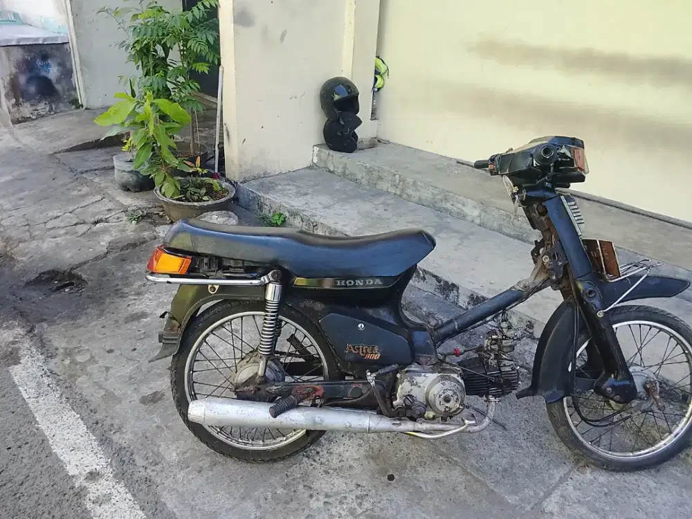 Astrea 800 hitam
