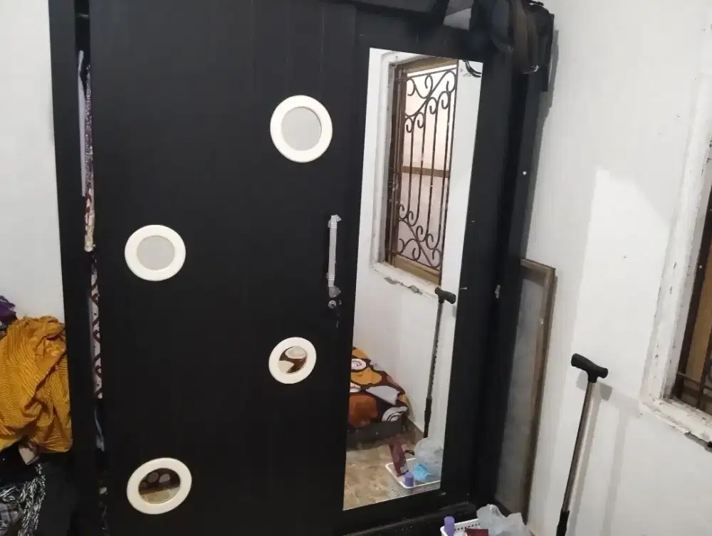 Di jual lemari pakaian kayu model geser