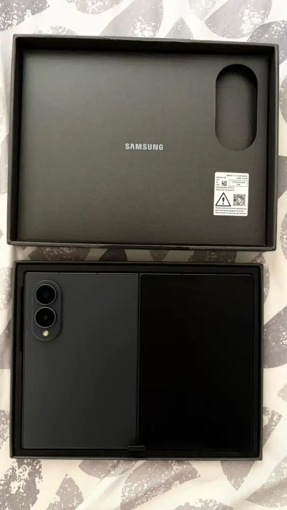 Samsung Z Fold 8 Graphite 512GB like new
