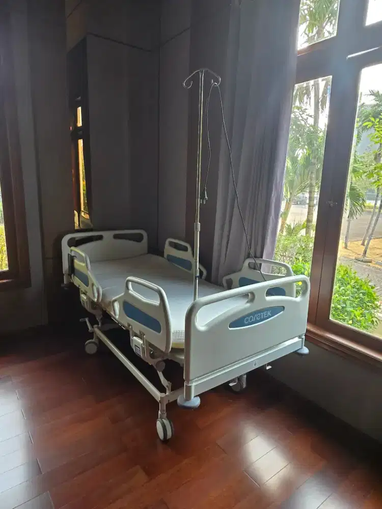 Ranjang pasien merk Caretek