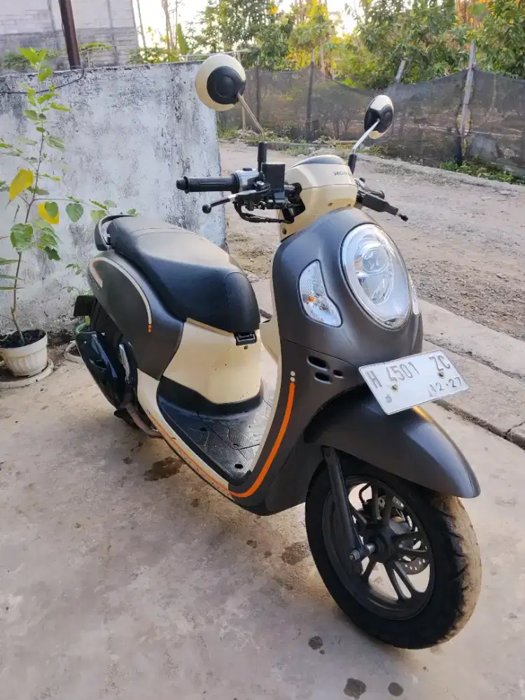 Scoopy tangan pertama