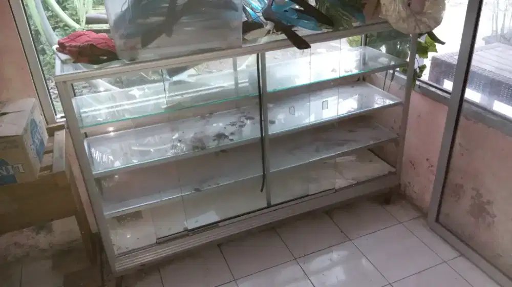 Etalase Steling Kaca 1.50m
