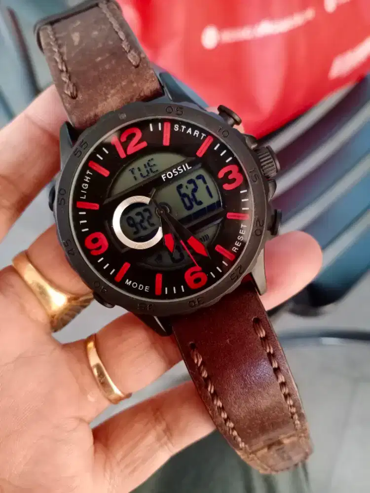 Jam pria Fossil dualtime lok waru