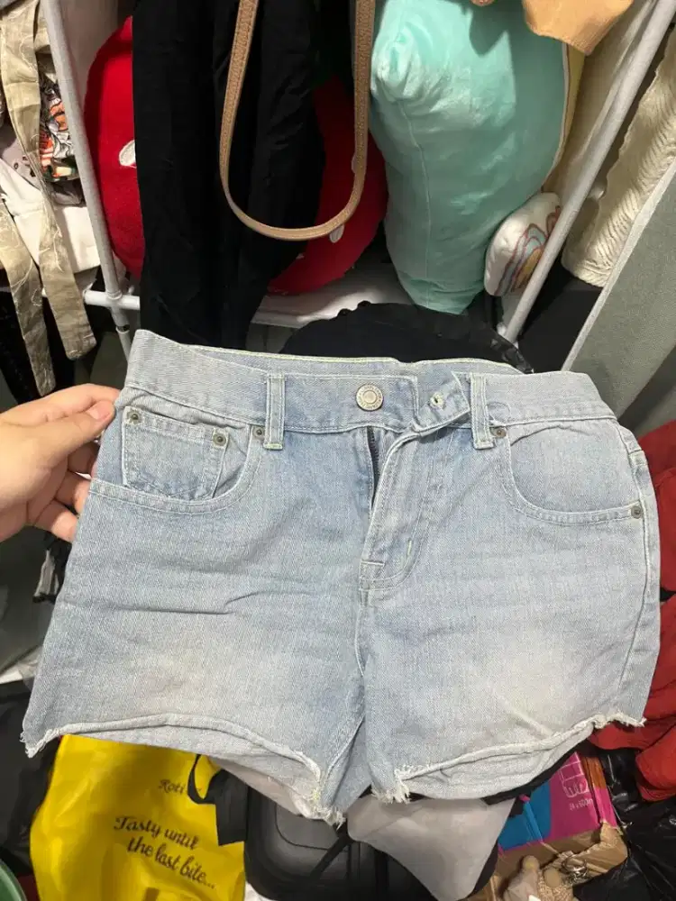Hot pants wanita bahan denim