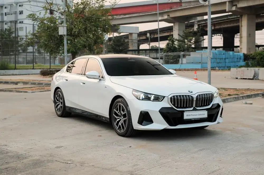 (LOW KM!!) BMW 520i M-Sport 2024