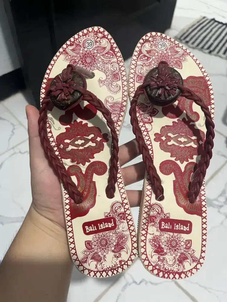 Sandal pantai bali