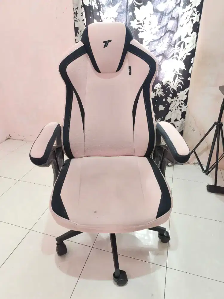 Kursi gaming pink