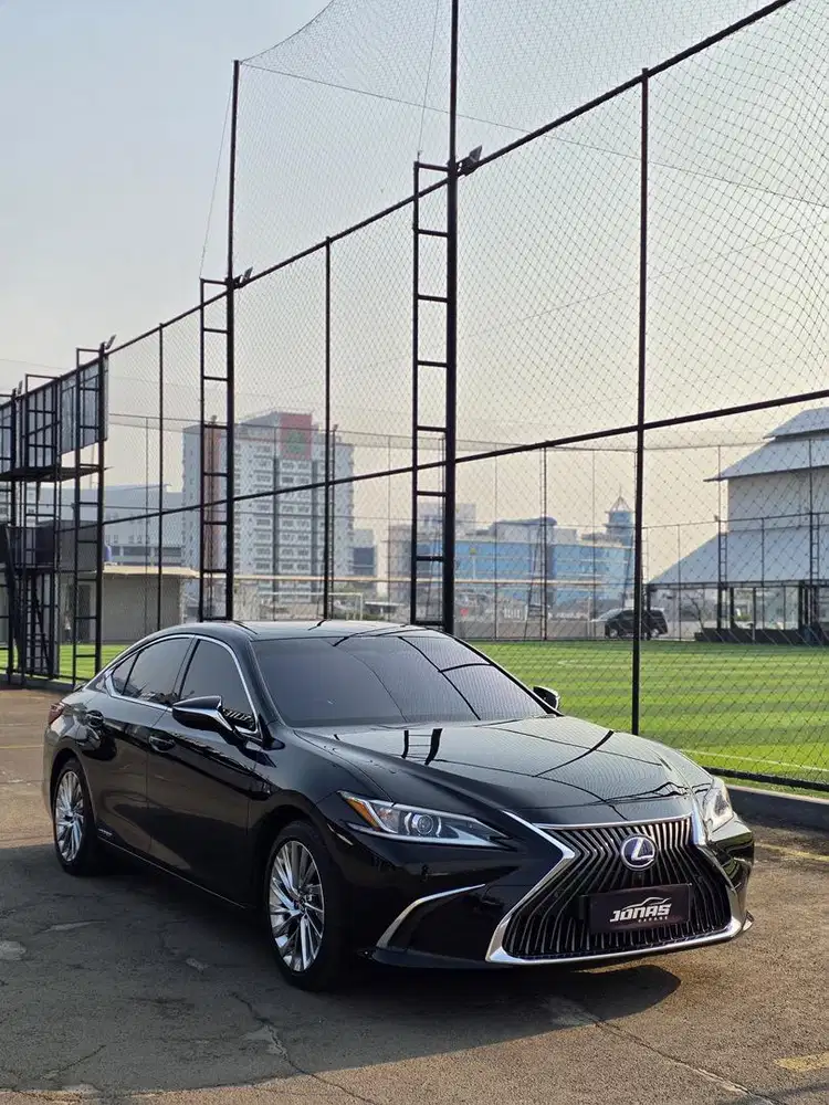 LEXUS ES300H 2020 ultra luxury Hitam