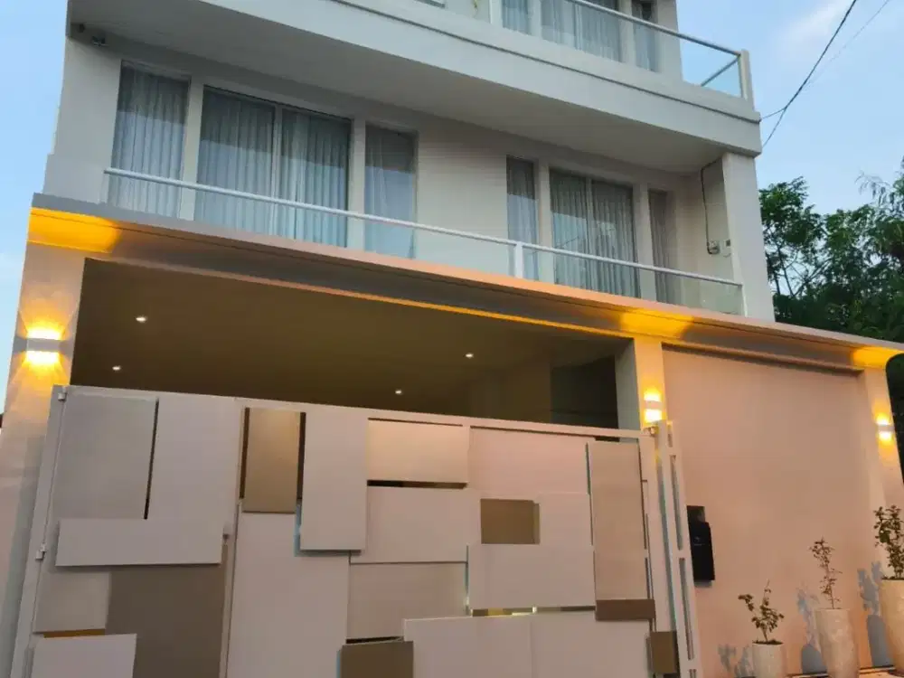 Rumah Mewah Fully Furnished 4 Kamar Tidur Dijual di Jimbaran