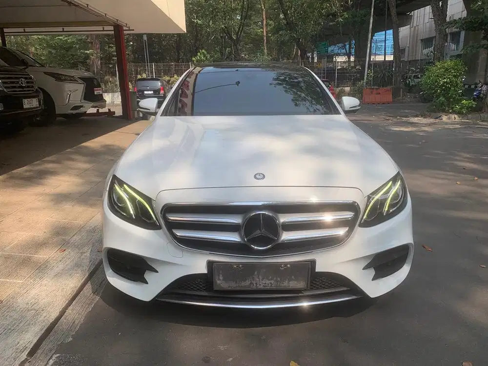 Mercedes Benz E300 AMG Putih 2017