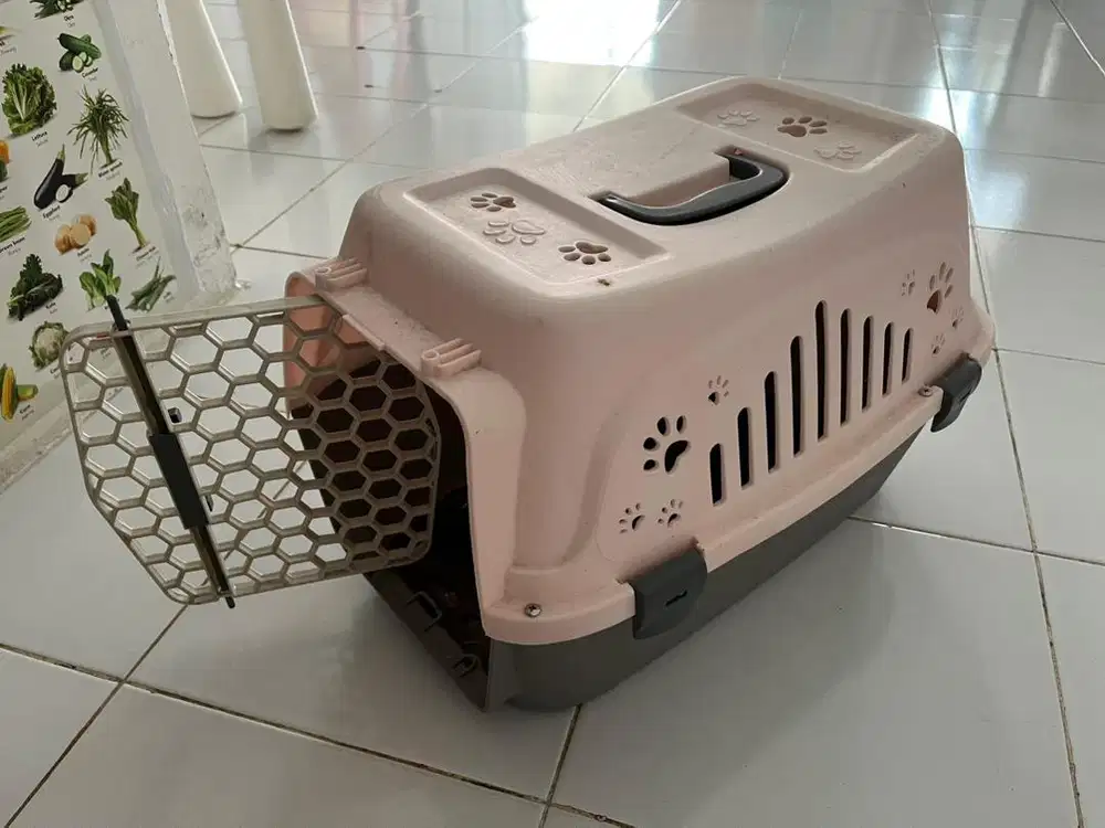 Jual kandang / carrier kucing bekas