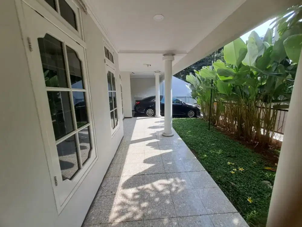 Disewakan Rumah di Kebayoran Baru – 700m dari SCBD