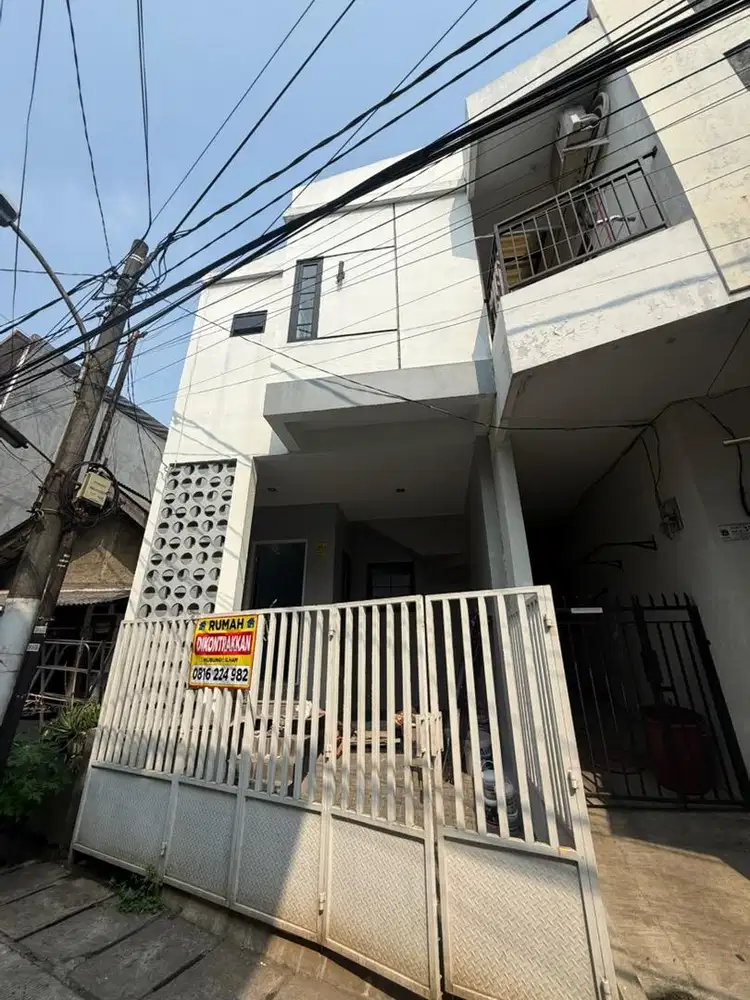 DIKONTRAKAN RUMAH 2 LANTAI JAKARTA SELATAN | 3 KT | AKSES MOBIL