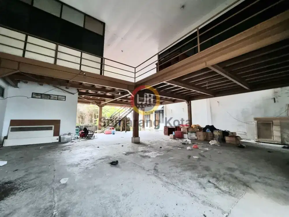Dijual rumah dilengkapi dengan gudang di semarang tengah