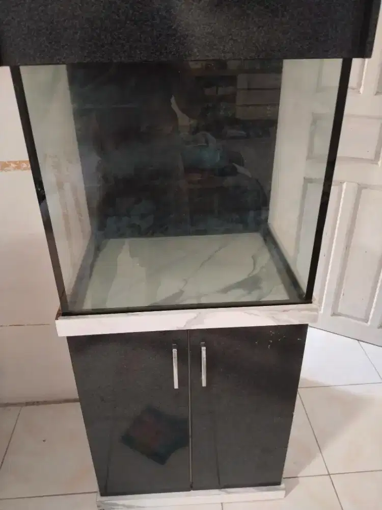 Dijual cepat Aquarium 60 x 60 tebal 6 ml