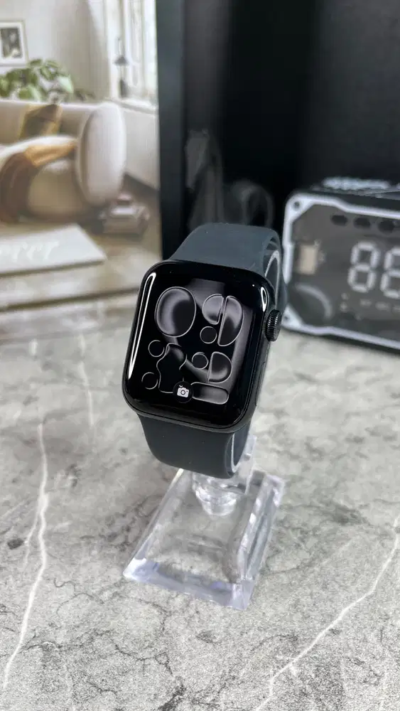 Apple Watch SE Generasi 2 (40mm) - Black