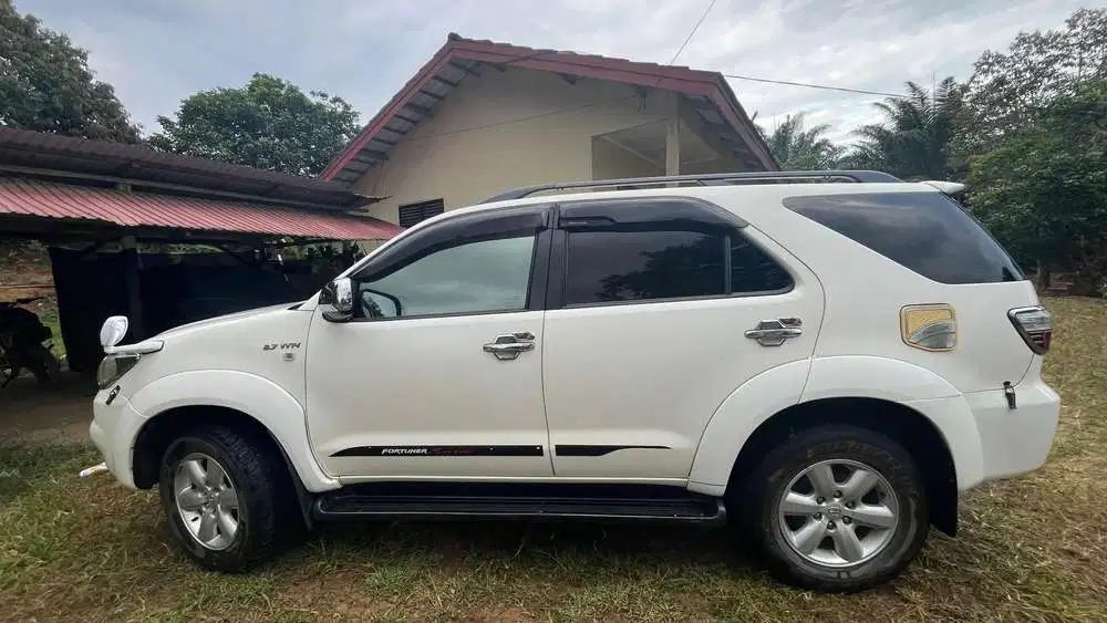 Toyota Fortuner 2010 Bensin